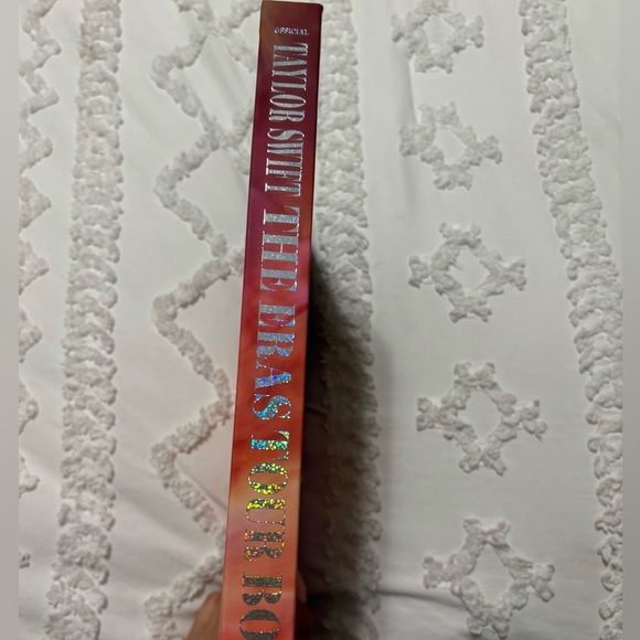 The Official Taylor Swift | The Eras Tour Book - Picture 3 of 5